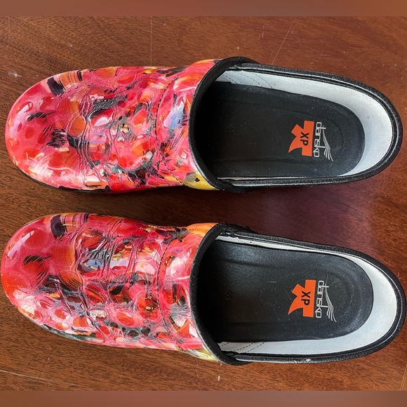 Dansko EU 41 (Women's 10-10.5) sunflower clogs - Picture 10 of 14